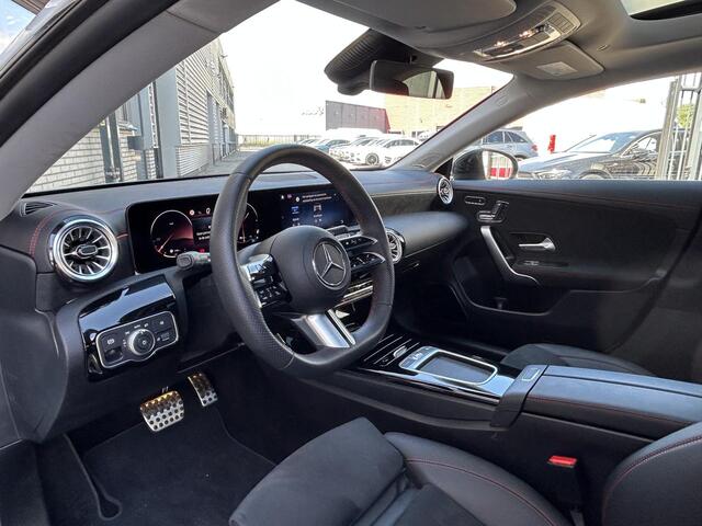 Mercedes-Benz CLA-KLASSE 250 e AMG | Panoramadak | Burmester Audio