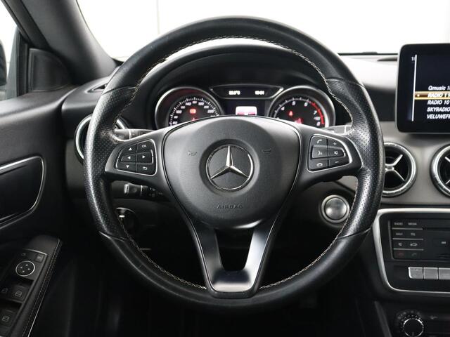 Mercedes-Benz CLA-KLASSE 180 Business Edition | Stoelverwarming | Camera | Full LED | Navigatie | Park Assist | Half leder | Airco | Cruise control