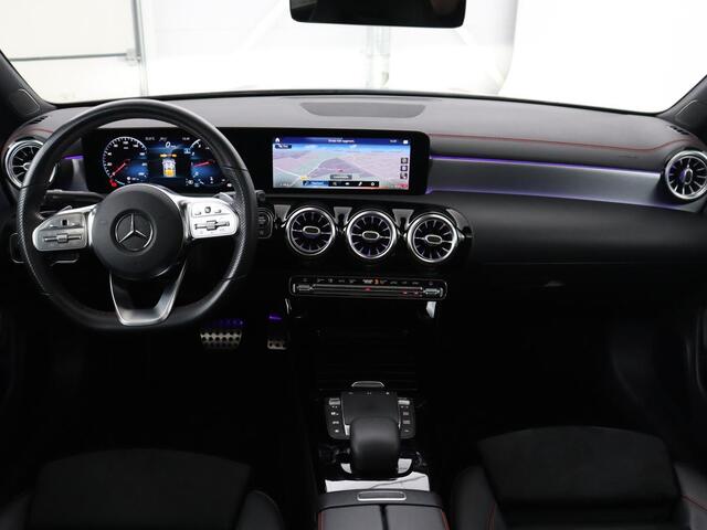 Mercedes-Benz CLA-KLASSE 200 Business Solution AMG | Panoramadak | Adaptive cruise | Carplay | Stoelverwarming | Camera | Matrix LED | Keyless | Navigatie | Leder/Alcantara | Widescreen | Designo Lak