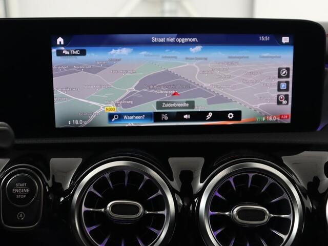 Mercedes-Benz CLA-KLASSE 200 Business Solution AMG | Panoramadak | Adaptive cruise | Carplay | Stoelverwarming | Camera | Matrix LED | Keyless | Navigatie | Leder/Alcantara | Widescreen | Designo Lak