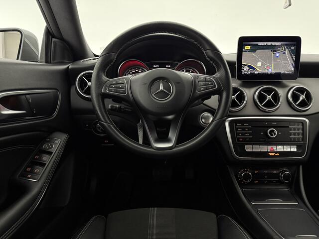 Mercedes-Benz CLA-KLASSE 180 AMG Camera Carplay LED Cruise Airco Trekhaak Navi PDC 18"LMV