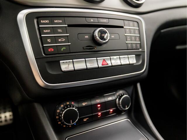 Mercedes-Benz CLA-KLASSE 180 AMG Sport Automaat (SCHUIFDAK, APPLE CARPLAY, GROOT NAVI, LEDER/ALCANTARA, STOELVERWARMING, SPORTSTOELEN, CRUISE, KEYLESS START, NIEUWSTAAT)