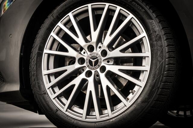 Mercedes-Benz CLA-KLASSE Shooting Brake 180 Automaat Bus. Solution | Widescreen | 18 inch LMV | Sportstoelen | PDC | Navi