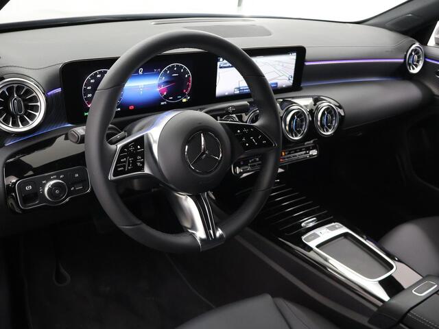 Mercedes-Benz CLA-KLASSE Shooting Brake 180 Star Edition Luxury Line | Achteruitrijcamera | Zitcomfortpakket | Parkeerassistent | Keyless | Sfeerverlichting |