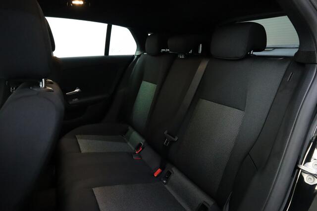 Mercedes-Benz CLA-KLASSE Shooting Brake 200 d Camera | Stoelverwarming | Navigatie