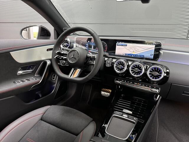 Mercedes-Benz CLA-KLASSE 180 AMG Line | Night Pakket | Burmester Surround Sound | Dodehoekassistent | MULTIBEAM LED Koplampen | Sfeerverlichting | Stoelverwarming | Achteruitrijcamera | Elektrisch Inklapbare Buitenspiegels