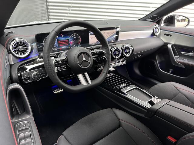 Mercedes-Benz CLA-KLASSE 180 AMG Line | Night Pakket | Burmester Surround Sound | Dodehoekassistent | MULTIBEAM LED Koplampen | Sfeerverlichting | Stoelverwarming | Achteruitrijcamera | Elektrisch Inklapbare Buitenspiegels