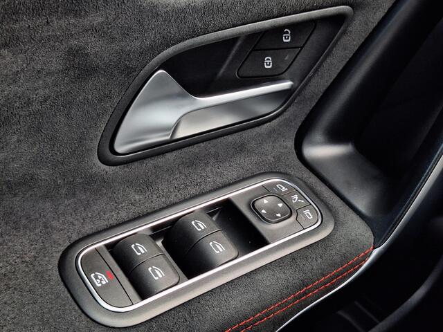 Mercedes-Benz CLA-KLASSE Shooting Brake 180 Star Edition AMG | Matgrijs | Nightpakket | Panoramadak | Dodehoekassistent | Apple CarPlay | Android Auto | Sfeerverlichting | Stoelverwarming | Achteruitrijcamera | Elektrisch Inklapbare Buitenspiegels