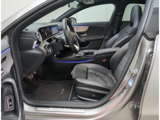 Mercedes-Benz CLA-KLASSE Shooting Brake 250 e Premium Plus | Panoramadak | Memory Seat | Stoelverwarming | AMG Diffuser | Camera | Keyless | Ambiance Verlichting | Cruise Control | Multibeam LED | BTW |