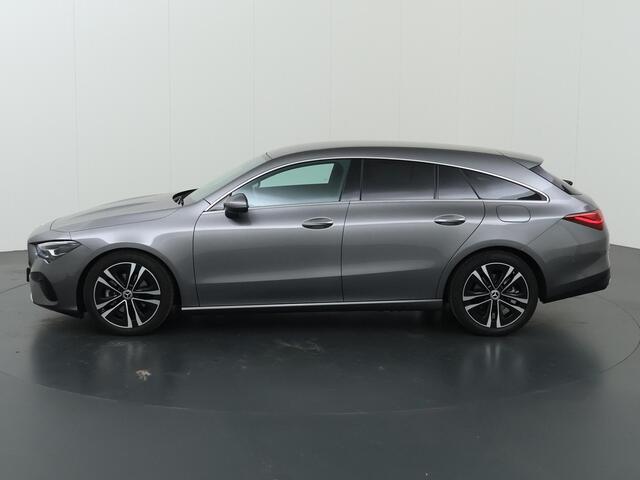 Mercedes-Benz CLA-KLASSE Shooting Brake 180 Star Edition Luxury Line | Stoelverwarming | Getint glas | Achteruitrijcamera | Sfeerverlichting