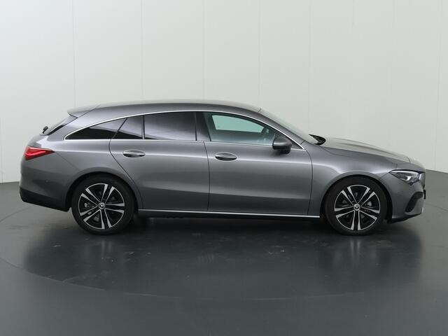Mercedes-Benz CLA-KLASSE Shooting Brake 180 Star Edition Luxury Line | Stoelverwarming | Getint glas | Achteruitrijcamera | Sfeerverlichting