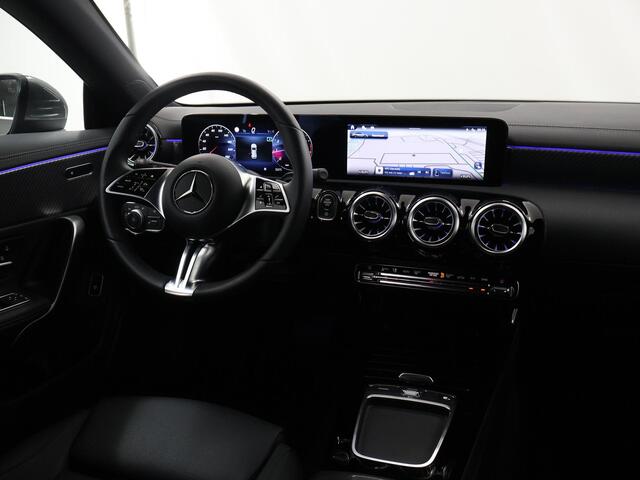 Mercedes-Benz CLA-KLASSE Shooting Brake 180 Star Edition Luxury Line | Stoelverwarming | Getint glas | Achteruitrijcamera | Sfeerverlichting