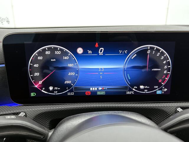 Mercedes-Benz CLA-KLASSE 250 e Business Solution AMG | Smartphone integratie | Panoramaschuifdak | Stoelverwarming voor | Multibeam LED | KEYLESS GO | Draadloos oplaadsysteem voor smartphone |