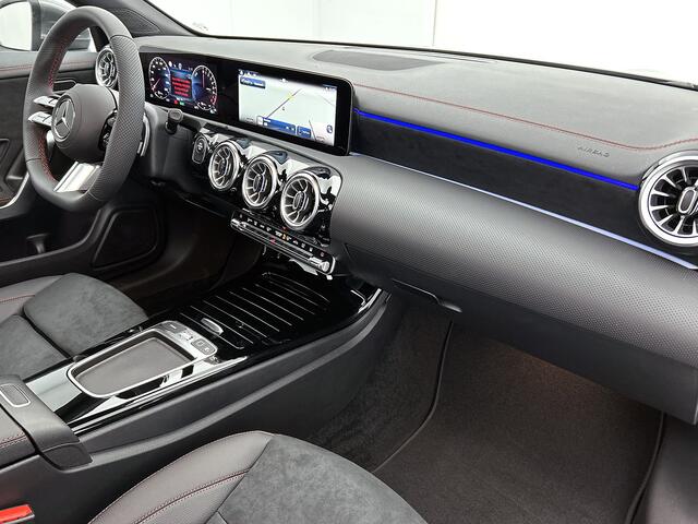 Mercedes-Benz CLA-KLASSE 250 e Business Solution AMG | Smartphone integratie | Panoramaschuifdak | Stoelverwarming voor | Multibeam LED | KEYLESS GO | Draadloos oplaadsysteem voor smartphone |
