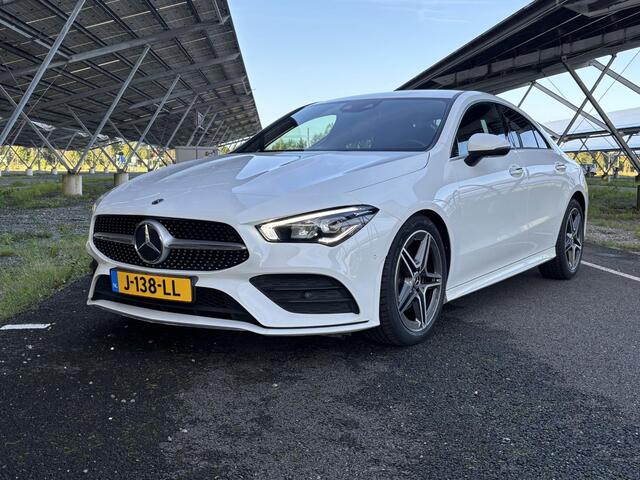 Mercedes-Benz CLA-KLASSE 180 Business Solution AMG | Sfeerverlichting | Widescreen | Apple carplay | Parkeercamera | Stoelverwarming |