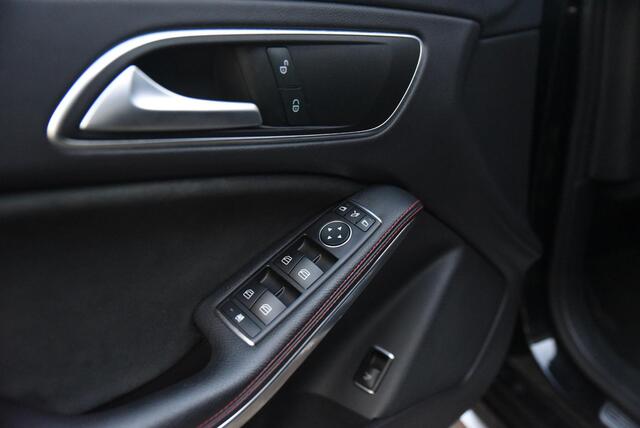 Mercedes-Benz CLA-KLASSE AMG 45 4MATIC Panoramadak