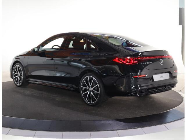 Mercedes-Benz CLA-KLASSE 250+ Launch Edition | AMG | Night | Panoramadak | 19" lichtmetalen velgen | Sfeerverlichting |