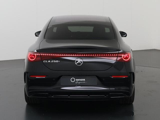 Mercedes-Benz CLA-KLASSE 250+ Launch Edition | AMG | Night | Panoramadak | 19" lichtmetalen velgen | Sfeerverlichting |