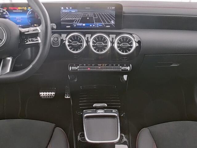 Mercedes-Benz CLA-KLASSE 250 e AMG Plug-In Hybride AMG Line Premium | Night Pakket | Panorama Schuif-Kanteldak | Burmester® | Stuur en Stoelverwarming. Inclusief 24 maanden Mercedes-Benz Certified garantie voor Europa.