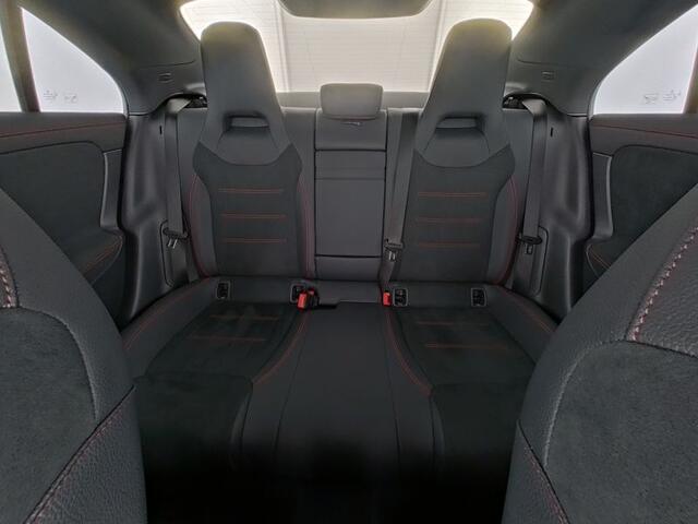 Mercedes-Benz CLA-KLASSE 250 e AMG Plug-In Hybride AMG Line Premium | Night Pakket | Panorama Schuif-Kanteldak | Burmester® | Stuur en Stoelverwarming. Inclusief 24 maanden Mercedes-Benz Certified garantie voor Europa.