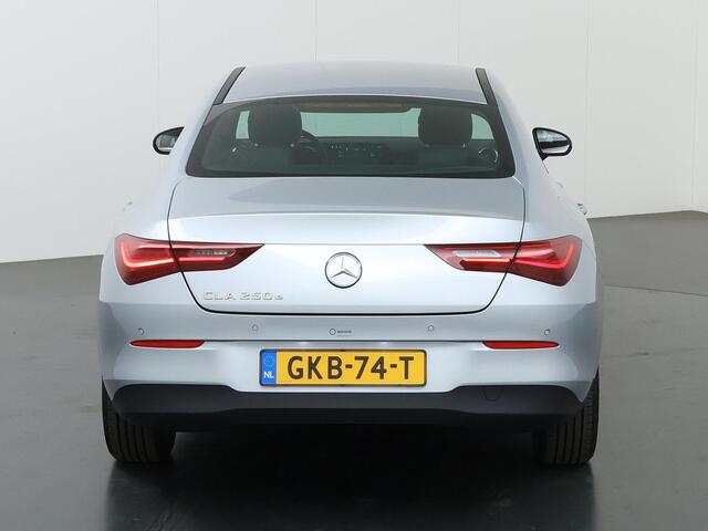 Mercedes-Benz CLA-KLASSE 250 e Star Edition | 2x groot scherm | 17 inch LM velgen | Led verl. | Achteruitrijcamera |