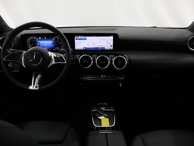 Mercedes-Benz CLA-KLASSE 250 e Star Edition | 2x groot scherm | 17 inch LM velgen | Led verl. | Achteruitrijcamera |