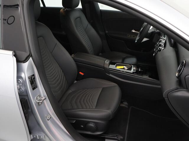Mercedes-Benz CLA-KLASSE 250 e Star Edition | 2x groot scherm | 17 inch LM velgen | Led verl. | Achteruitrijcamera |