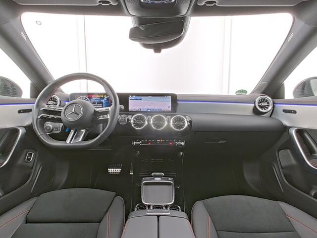 Mercedes-Benz CLA-KLASSE Shooting Brake 250 e AMG Plug-In Hybride AMG Line | NIght Pakket | Panorama Schuif-Kanteldak | Trekhaak | Multibeam Koplampen | 11kW Laden | Stuur en Stoelverwarming. Inclusief 24 maanden MB Certified garantie voor Europa.