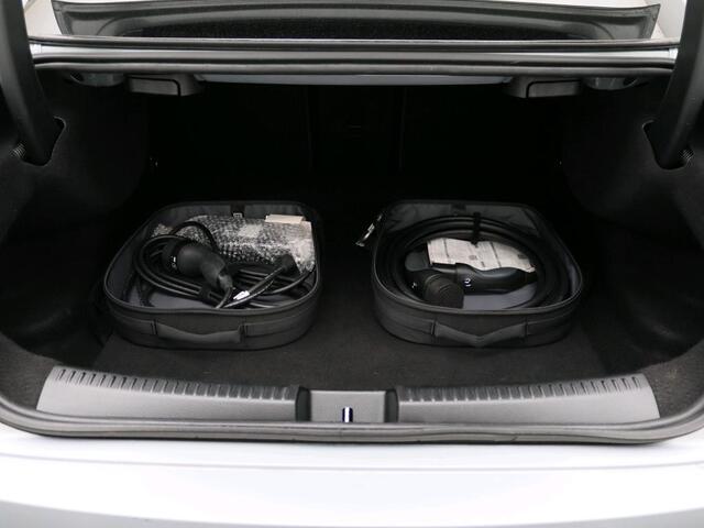 Mercedes-Benz CLA-KLASSE 250 e Star Edition AMG Line | NIght Pakket | Panorama Schuif-Kanteldak | Ledkoplampen . Inclusief 24 maanden Mercedes-Benz Certified garantie voor Europa.