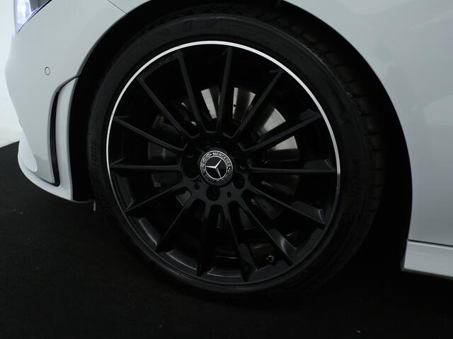 Mercedes-Benz CLA-KLASSE 200 AMG Line | Achteruitrijcamera | Multispaaks LM velgen | Sfeerverlichting | Nightpakket | Inclusief 24 maanden MB Certified garantie voor Europa.