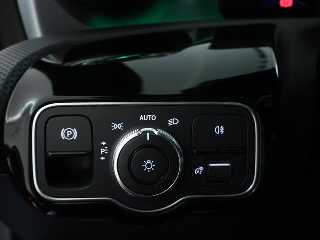 Mercedes-Benz CLA-KLASSE 200 AMG Line | Achteruitrijcamera | Multispaaks LM velgen | Sfeerverlichting | Nightpakket | Inclusief 24 maanden MB Certified garantie voor Europa.