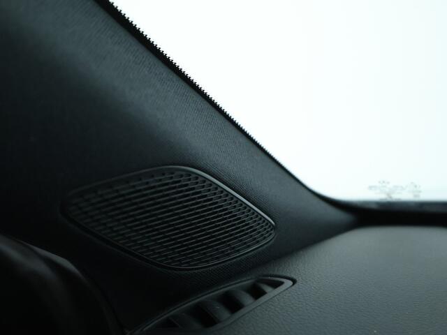 Mercedes-Benz CLA-KLASSE 200 AMG Line | Achteruitrijcamera | Multispaaks LM velgen | Sfeerverlichting | Nightpakket | Inclusief 24 maanden MB Certified garantie voor Europa.