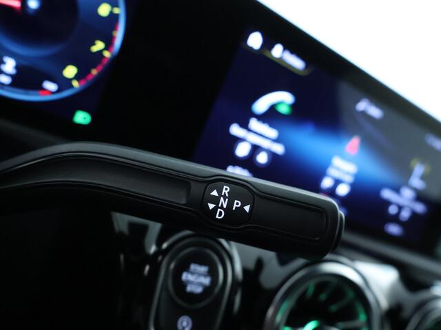 Mercedes-Benz CLA-KLASSE 200 AMG Line | Achteruitrijcamera | Multispaaks LM velgen | Sfeerverlichting | Nightpakket | Inclusief 24 maanden MB Certified garantie voor Europa.