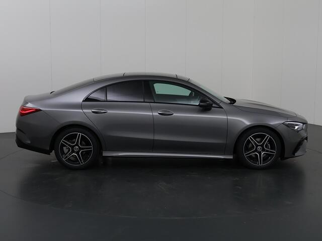 Mercedes-Benz CLA-KLASSE 180 Star Edition AMG Line | Panoramaschuifdak | Keyless go | Sfeerverlichting | Stoelverwarming | Achteruitrijcamera