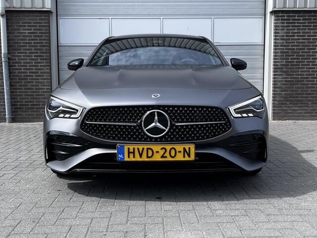 Mercedes-Benz CLA-KLASSE 180 Star Edition AMG | Matgrijs | Panoramadak | Night Pakket | Burmester Surround Sound | Dodehoekassistent | Apple CarPlay | Android Auto | Sfeerverlichting | Stoelverwarming | Achteruitrijcamera | Elektrisch Inklapbare Buitenspiegels