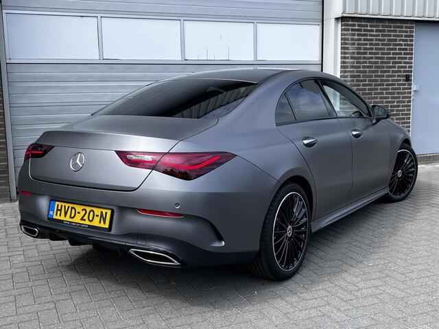Mercedes-Benz CLA-KLASSE 180 Star Edition AMG | Matgrijs | Panoramadak | Night Pakket | Burmester Surround Sound | Dodehoekassistent | Apple CarPlay | Android Auto | Sfeerverlichting | Stoelverwarming | Achteruitrijcamera | Elektrisch Inklapbare Buitenspiegels