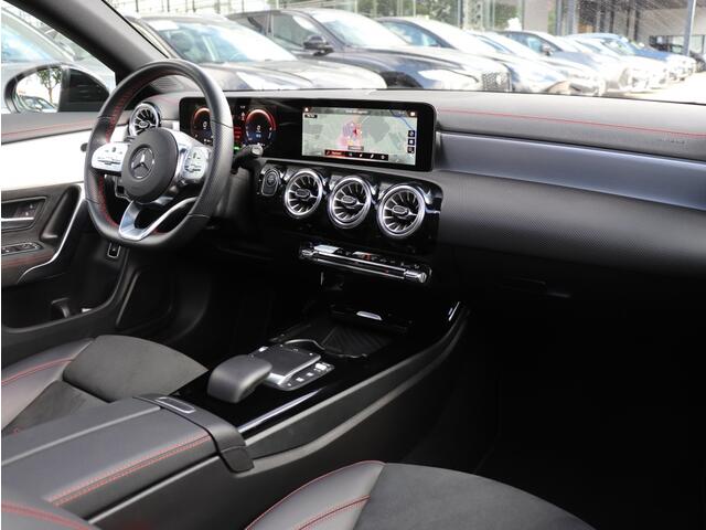 Mercedes-Benz CLA-KLASSE 250 e AMG Line I Panoramadak I Leder I Widescreen