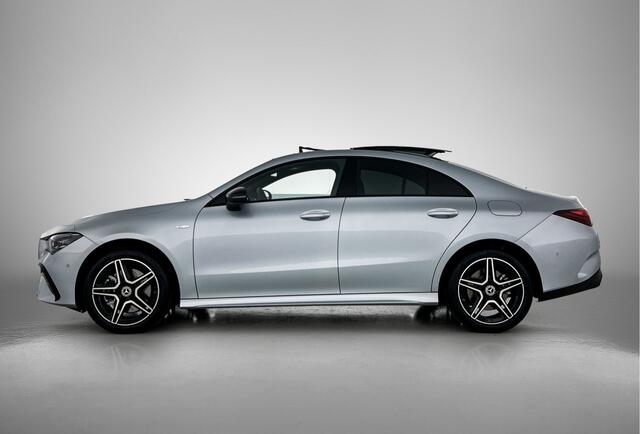Mercedes-Benz CLA-KLASSE 250 e Business Solution AMG | Nightpakket | Adaptieve Cruise Control Distronic | Dodehoekassistent | MULTIBEAM LED | Panoramaschuifdak | Sierdelen aluminium |