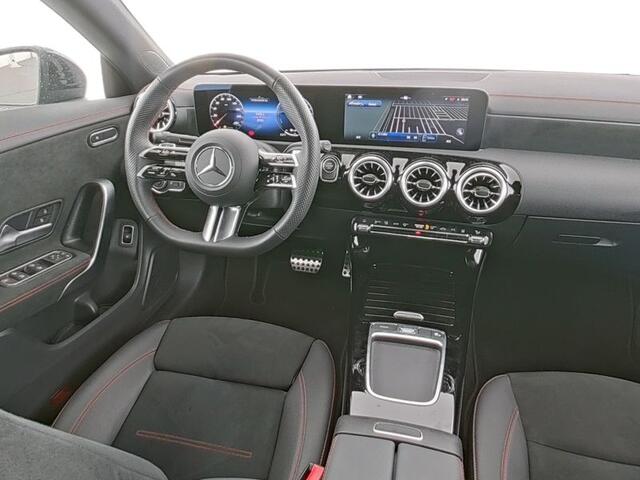Mercedes-Benz CLA-KLASSE 250 e AMG Plug-In Hybride AMG LIne | Night PAkket | 19 Inch AMG Velgen | Dodehoek Assist | Multibeam Koplampen | 11kW Laden. Inclusief 48 maanden MB Certified garantie voor Europa.