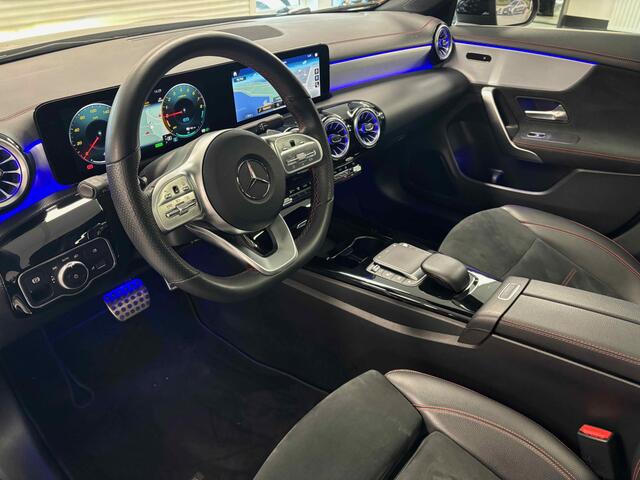 Mercedes-Benz CLA-KLASSE 250 e AMG Panorama Memory Sfeerverl. Keyless go Trekhaak 19" AMG