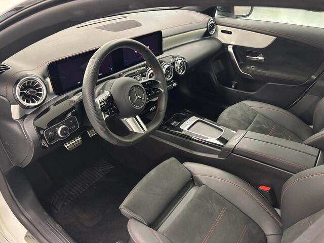 Mercedes-Benz CLA-KLASSE Shooting Brake 200 AMG Line Panorama Led Camera Keyless go Widescreen