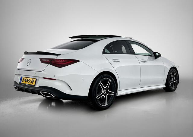 Mercedes-Benz CLA-KLASSE 180 AMG Line Panoramadak | 5 spaaks lichtmetalen velgen MBUX wide screen | Navigatie | Parking support met camera achter | Inclusief 24 maanden Mercedes-Benz Certified garantie voor Europa.