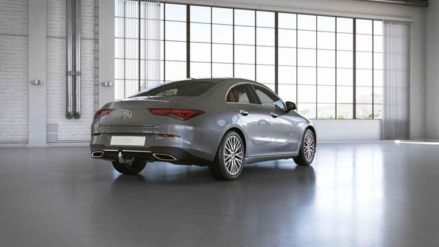Mercedes-Benz CLA-KLASSE 180 Luxury Line | Panoramadak | Trekhaak | Digitaal display | Stoelverwarming |