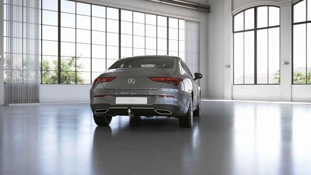 Mercedes-Benz CLA-KLASSE 180 Luxury Line | Panoramadak | Trekhaak | Digitaal display | Stoelverwarming |
