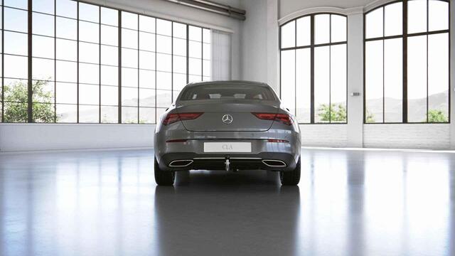 Mercedes-Benz CLA-KLASSE 180 Luxury Line | Panoramadak | Trekhaak | Digitaal display | Stoelverwarming |