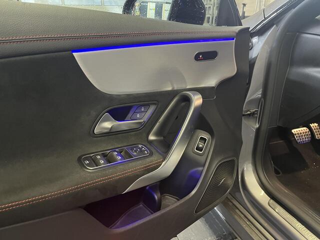 Mercedes-Benz CLA-KLASSE 220 4MATIC Premium Plus, AMG, Panoramadak, Burmester, Sfeerverlichting, Alcantara,