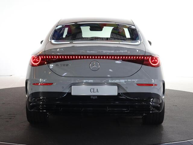 Mercedes-Benz CLA-KLASSE 250+ Launch Edition | Night | Panoramadak | DISTRONIC | Achteruitrijcamera | Dodehoekassistent |