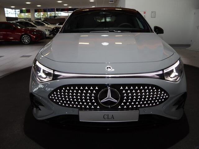 Mercedes-Benz CLA-KLASSE 250+ Launch Edition | Night | Panoramadak | DISTRONIC | Achteruitrijcamera | Dodehoekassistent |