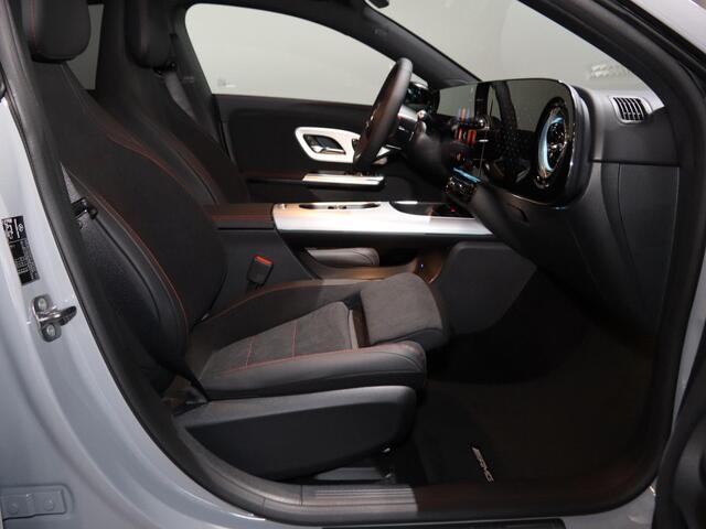 Mercedes-Benz CLA-KLASSE 250+ Launch Edition | Night | Panoramadak | DISTRONIC | Achteruitrijcamera | Dodehoekassistent |