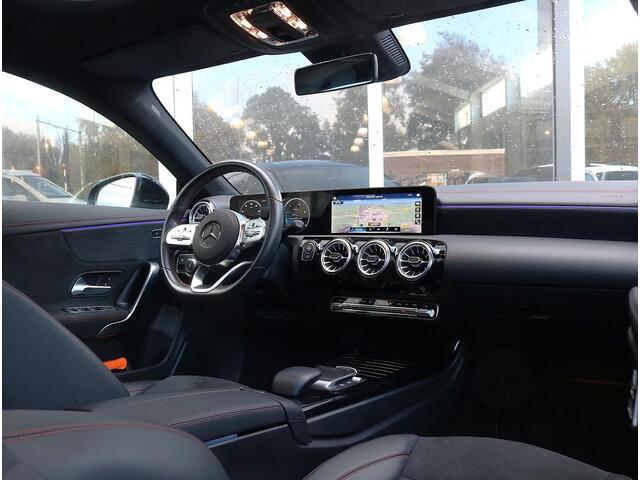 Mercedes-Benz CLA-KLASSE 180 Shooting Brake AMG Line | Panoramadak | Sfeerverlichting